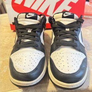 Nike Dunk Low Retro white/black/white sneakers Size 9.5 Men /Size 11 Women